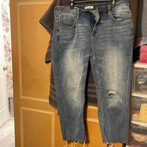 NWOT high waisted distressed Capri Vigoss jeans